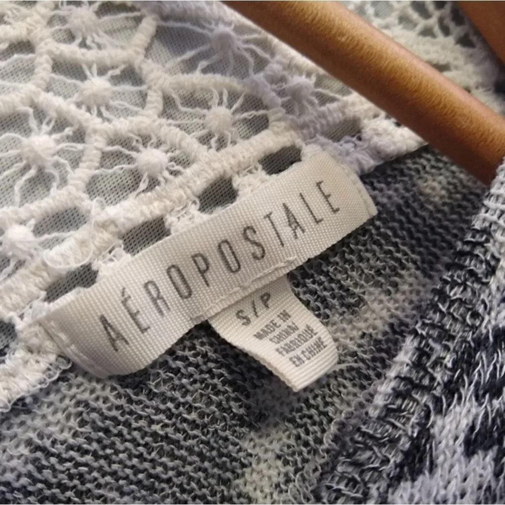 Aeropostale sweater/shirt   - Picture 3 of 4